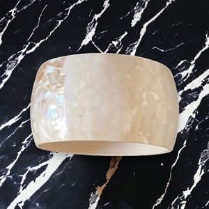 NWT Oyster Shell Bangle Bracelet